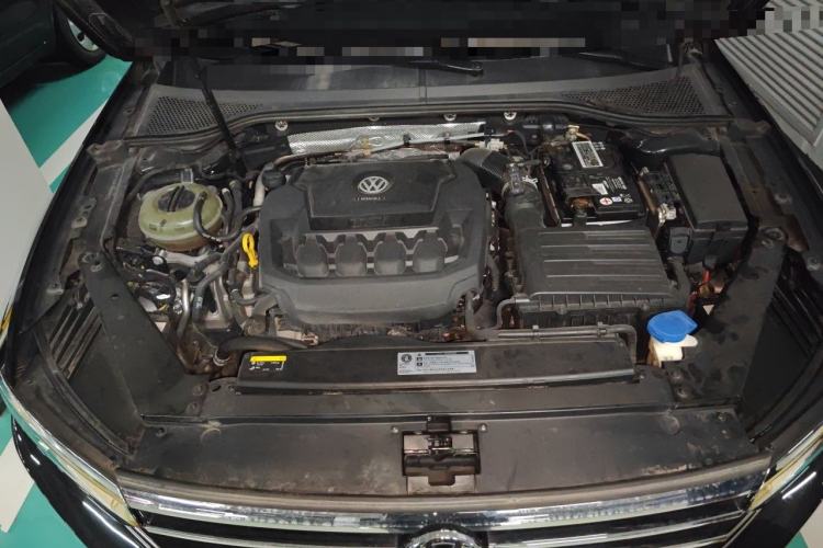Used Volkswagen Magotan 2019 330TSI DSG Luxury Version China VI Standard Engine Bay