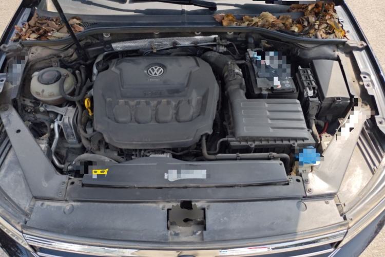 Used Volkswagen Magotan 2019 330TSI DSG Luxury Version China VI Standard Engine Bay