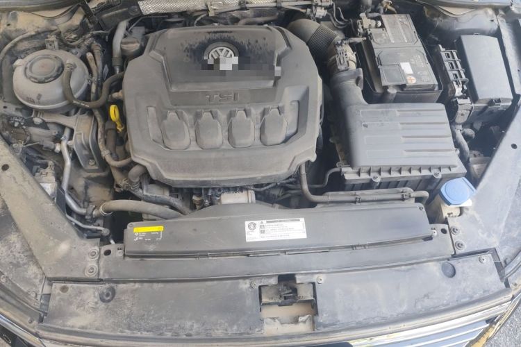 Used Volkswagen Magotan 2019 330TSI DSG Leading Model China VI Standard Engine Bay