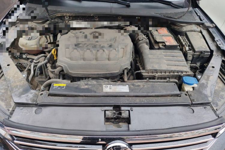 Used Volkswagen Magotan 2019 330TSI DSG Leading Model China VI Standard Engine Bay