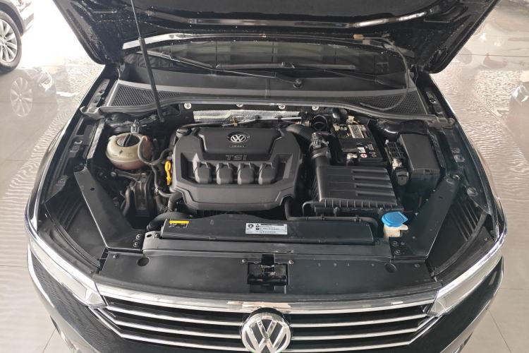 Used Volkswagen Magotan 2019 330TSI DSG Leading Edition China V Standard Engine Bay