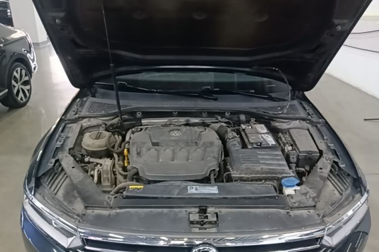 Used Volkswagen Magotan 2019 330TSI DSG Leading Edition China V Standard Engine Bay