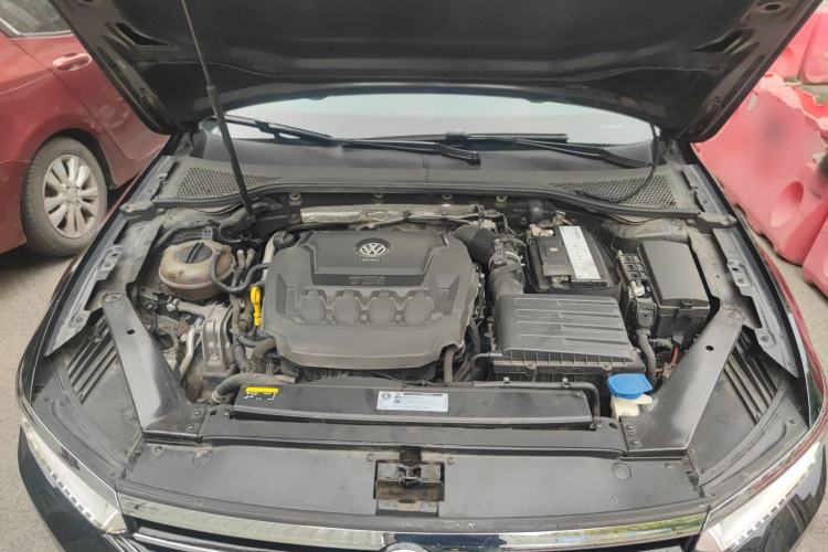 Used Volkswagen Magotan 2019 330TSI DSG Leading Edition China V Standard Engine Bay