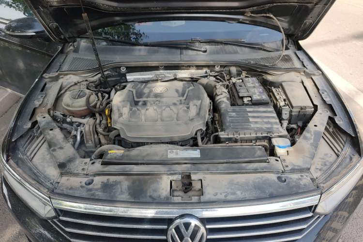 Used Volkswagen Magotan 2019 330TSI DSG Luxury Model China V Standard Engine Bay