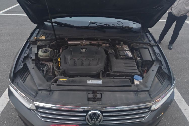 Used Volkswagen Magotan 2019 330TSI DSG Luxury Model China V Standard Engine Bay