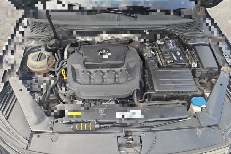 Used Volkswagen Magotan 2019 330TSI DSG Luxury Version China VI Standard Engine Bay