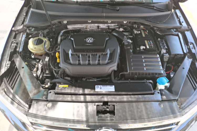Used Volkswagen Magotan 2019 330TSI DSG Leading Edition China V Standard Engine Bay