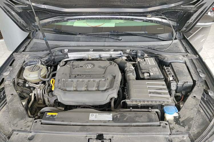 Used Volkswagen Magotan 2019 330TSI DSG Luxury Model China V Standard Engine Bay