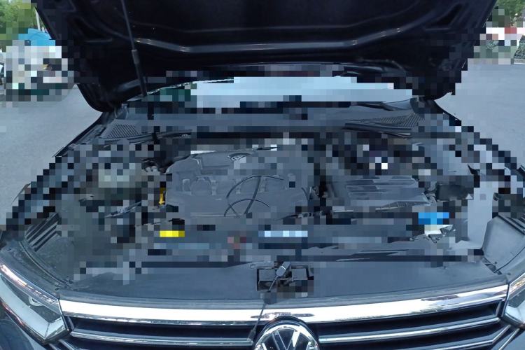 Used Volkswagen Magotan 2019 330TSI DSG Luxury Version China VI Standard Engine Bay