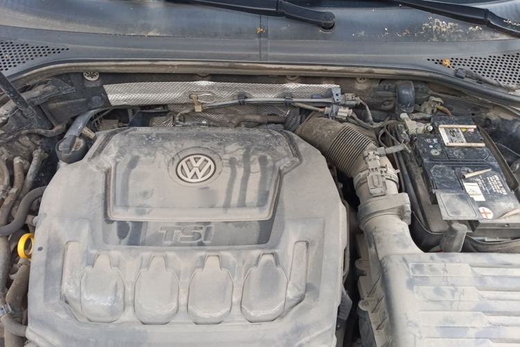 Used Volkswagen Magotan 2019 330TSI DSG Luxury Model China V Standard Engine Bay
