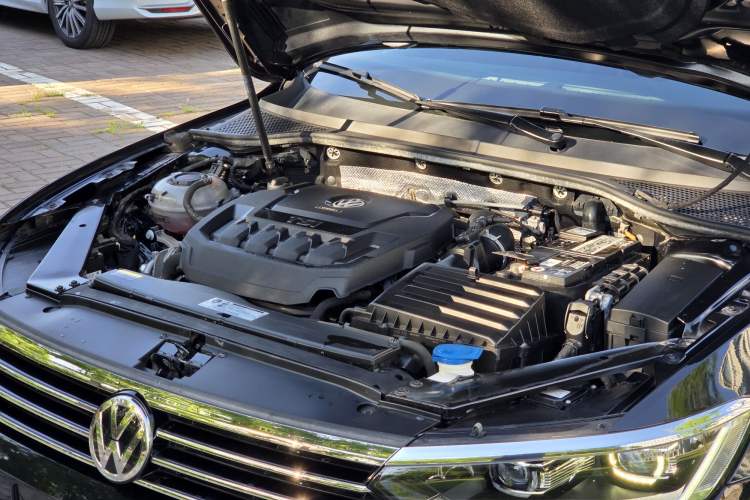 Used Volkswagen Magotan 2019 330TSI DSG Luxury Model China V Standard Engine Bay
