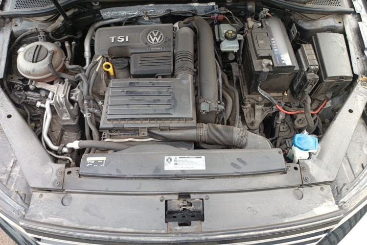 Used Volkswagen Magotan 2019 280TSI DSG Comfort Model China V Standard Engine Bay