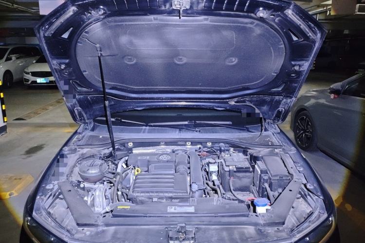 Used Volkswagen Magotan 2019 280TSI DSG Comfort Model China V Standard Engine Bay