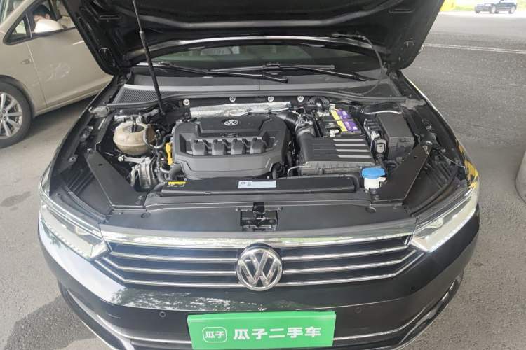 Used Volkswagen Magotan 2019 330TSI DSG Luxury Model China V Standard Engine Bay
