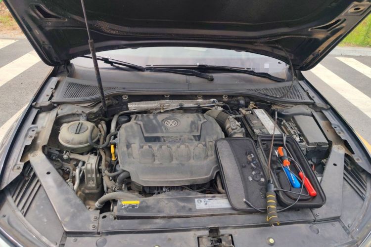 Used Volkswagen Magotan 2019 330TSI DSG Luxury Version China VI Standard Engine Bay