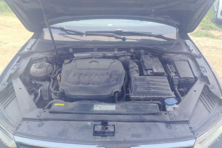Used Volkswagen Magotan 2019 330TSI DSG Luxury Model China V Standard Engine Bay