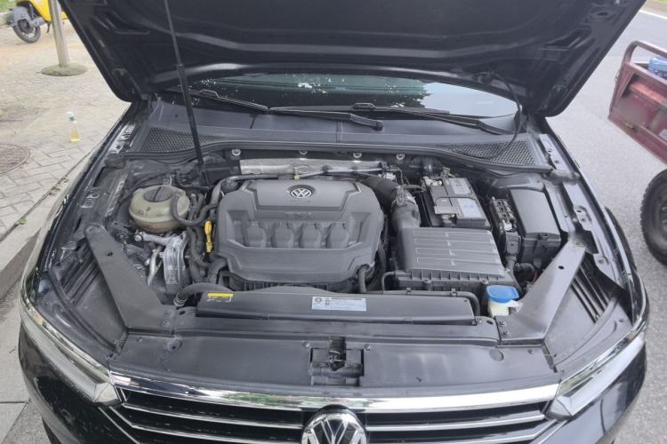 Used Volkswagen Magotan 2019 330TSI DSG Leading Edition China V Standard Engine Bay
