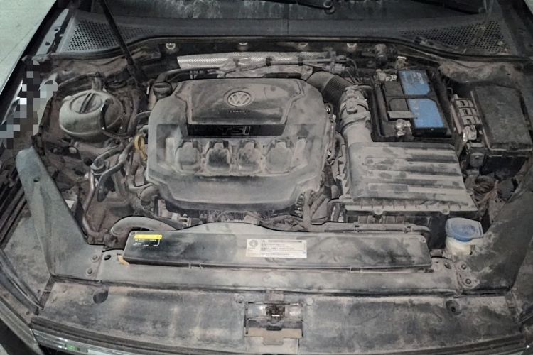 Used Volkswagen Magotan 2019 330TSI DSG Leading Model China VI Standard Engine Bay