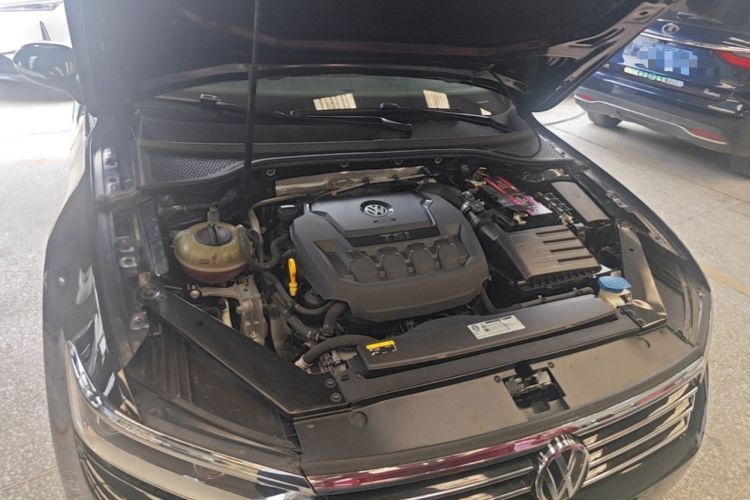 Used Volkswagen Magotan 2019 330TSI DSG Luxury Model China V Standard Engine Bay