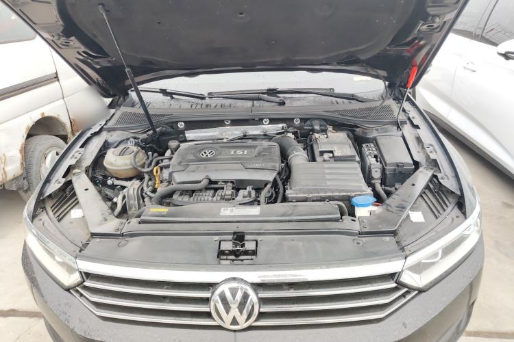 Used Volkswagen Magotan 2019 380TSI DSG Luxury Model China V Standard Engine Bay