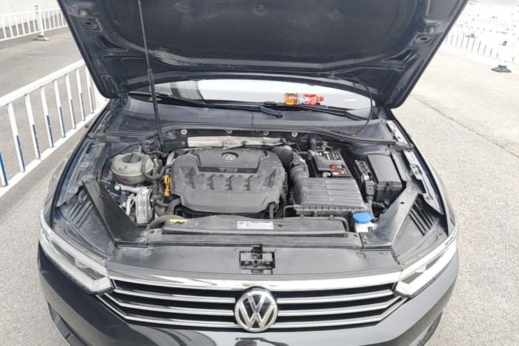 Used Volkswagen Magotan 2019 330TSI DSG Luxury Model China V Standard Engine Bay