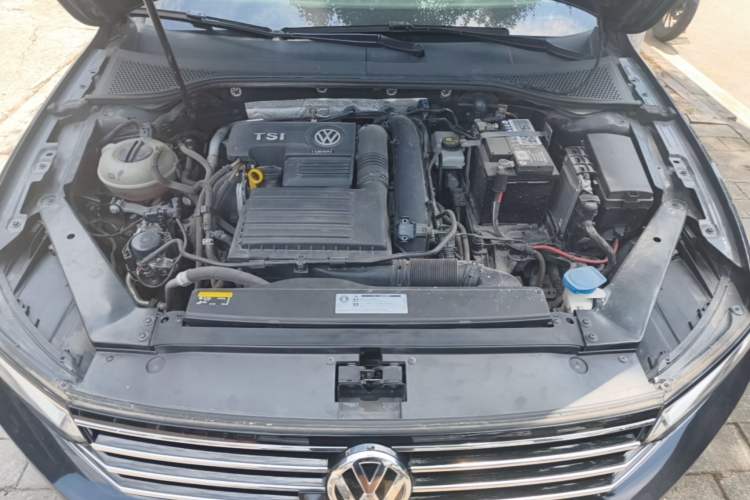 Used Volkswagen Magotan 2019 280TSI DSG Comfort Model China VI Standard Engine Bay