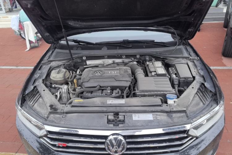 Used Volkswagen Magotan 2019 380TSI DSG Luxury Model China V Standard Engine Bay