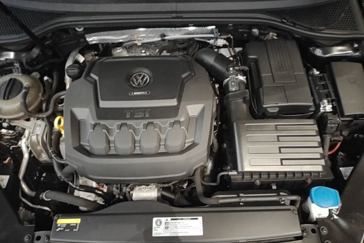Used Volkswagen Magotan 2019 330TSI DSG Luxury Model China V Standard Engine Bay