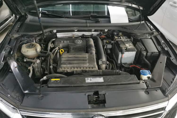 Used Volkswagen Magotan 2019 280TSI DSG Leading Model China V Standard Engine Bay