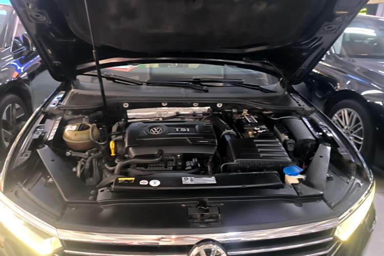 Used Volkswagen Magotan 2019 380TSI DSG Flagship Version China VI Standard Engine Bay