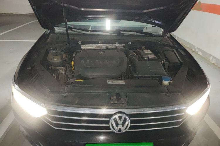 Used Volkswagen Magotan 2019 330TSI DSG Luxury Model China V Standard Engine Bay