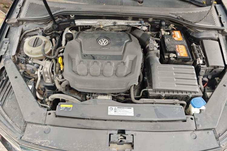 Used Volkswagen Magotan 2019 330TSI DSG Luxury Model China V Standard Engine Bay