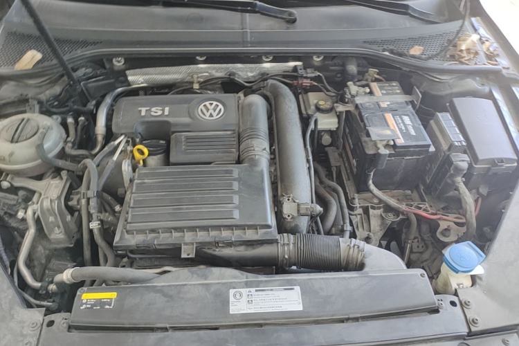 Used Volkswagen Magotan 2019 280TSI DSG Comfort Model China V Standard Engine Bay