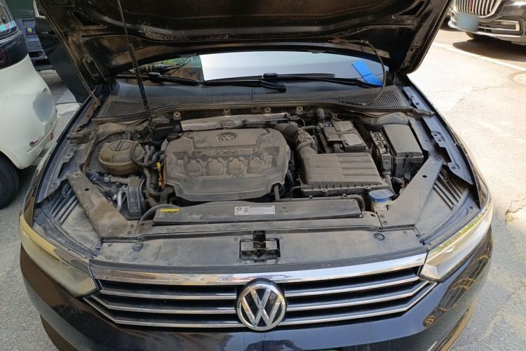 Used Volkswagen Magotan 2019 330TSI DSG Luxury Model China V Standard Engine Bay