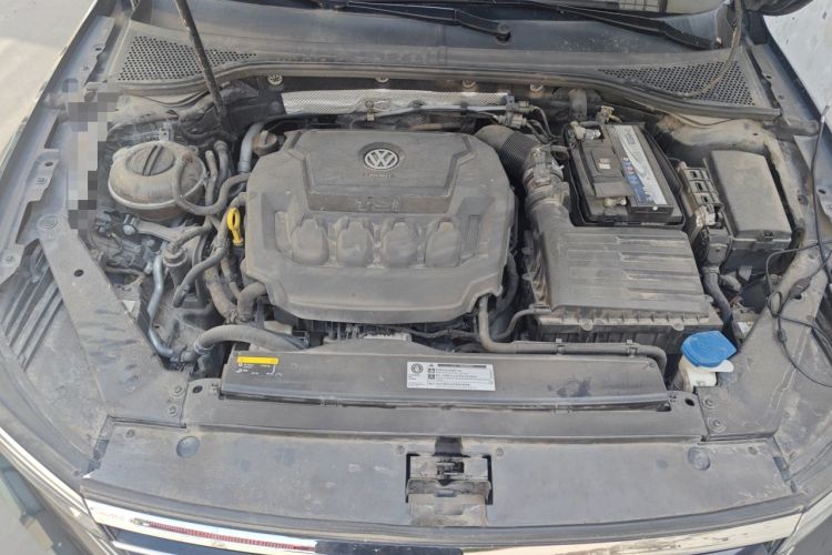 Used Volkswagen Magotan 2019 330TSI DSG Luxury Version China VI Standard Engine Bay