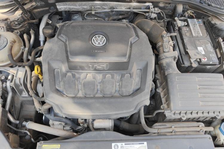 Used Volkswagen Magotan 2019 330TSI DSG Leading Model China VI Standard Engine Bay
