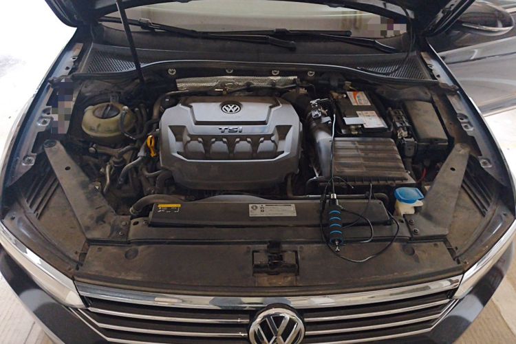 Used Volkswagen Magotan 2019 330TSI DSG Leading Model China VI Standard Engine Bay