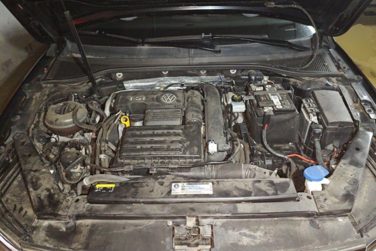 Used Volkswagen Magotan 2019 280TSI DSG Comfort Model China VI Standard Engine Bay