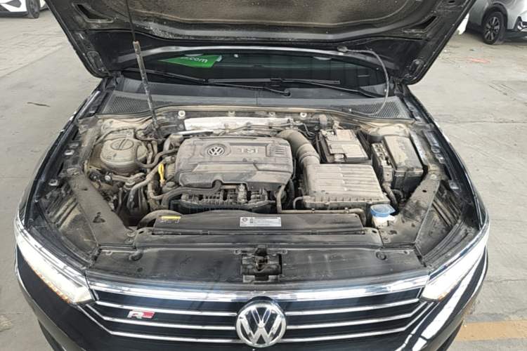 Used Volkswagen Magotan 2019 380TSI DSG Luxury Version China VI Standard Engine Bay