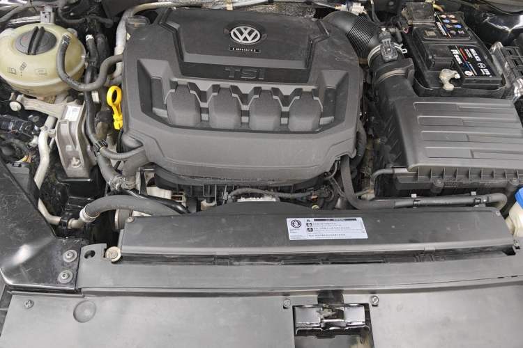 Used Volkswagen Magotan 2019 330TSI DSG Leading Edition China V Standard Engine Bay