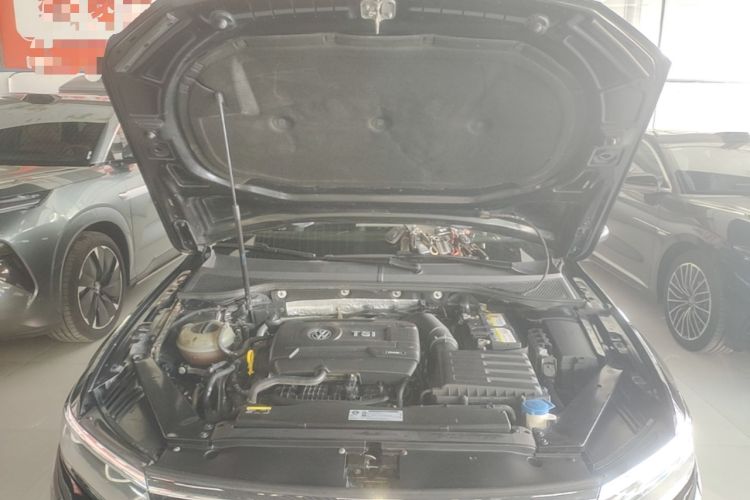 Used Volkswagen Magotan 2019 380TSI DSG Luxury Version China VI Standard Engine Bay