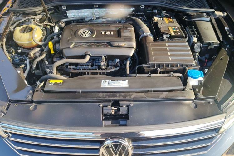 Used Volkswagen Magotan 2019 380TSI DSG Luxury Version China VI Standard Engine Bay