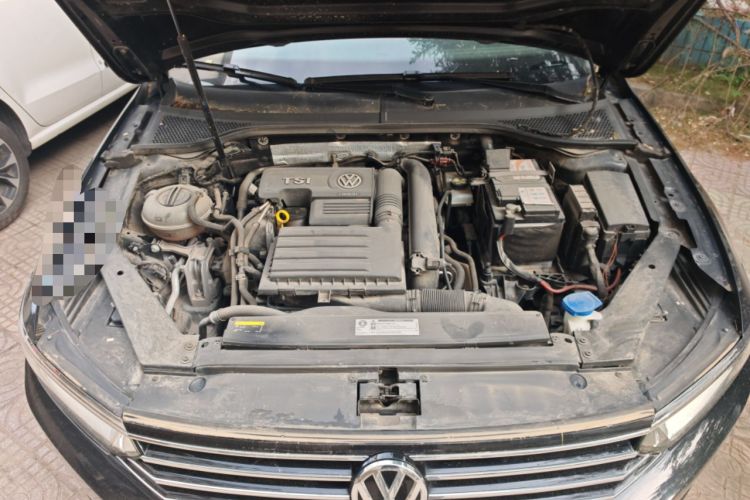 Used Volkswagen Magotan 2019 280TSI DSG Leading Model China V Standard Engine Bay