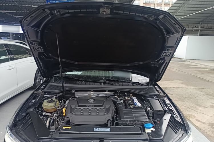 Used Volkswagen Magotan 2019 330TSI DSG Luxury Model China V Standard Engine Bay