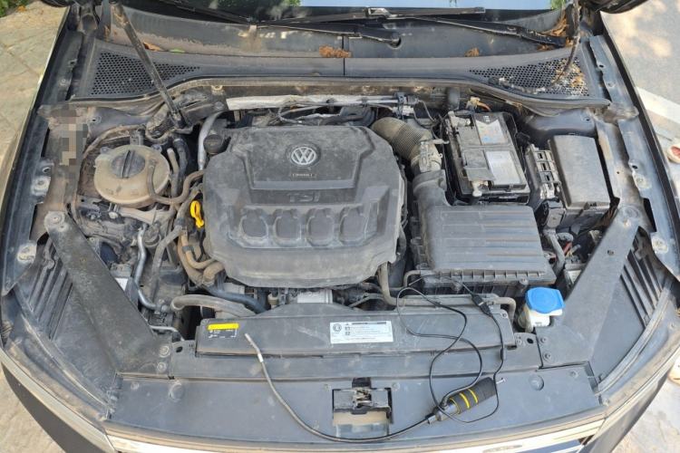 Used Volkswagen Magotan 2019 330TSI DSG Luxury Version China VI Standard Engine Bay