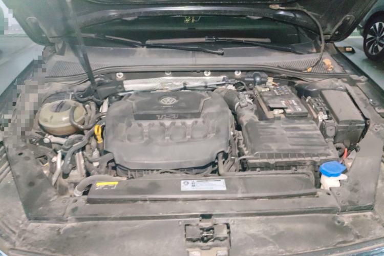 Used Volkswagen Magotan 2019 330TSI DSG Leading Model China VI Standard Engine Bay