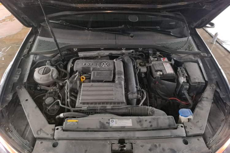 Used Volkswagen Magotan 2019 280TSI DSG Comfort Model China VI Standard Engine Bay