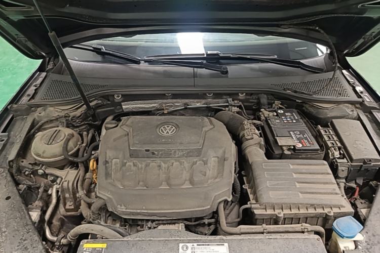 Used Volkswagen Magotan 2019 330TSI DSG Leading Edition China V Standard Engine Bay