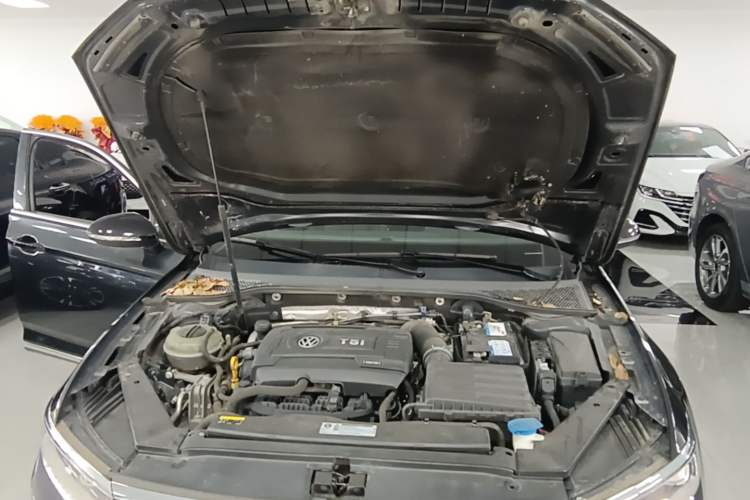 Used Volkswagen Magotan 2019 380TSI DSG Luxury Model China V Standard Engine Bay