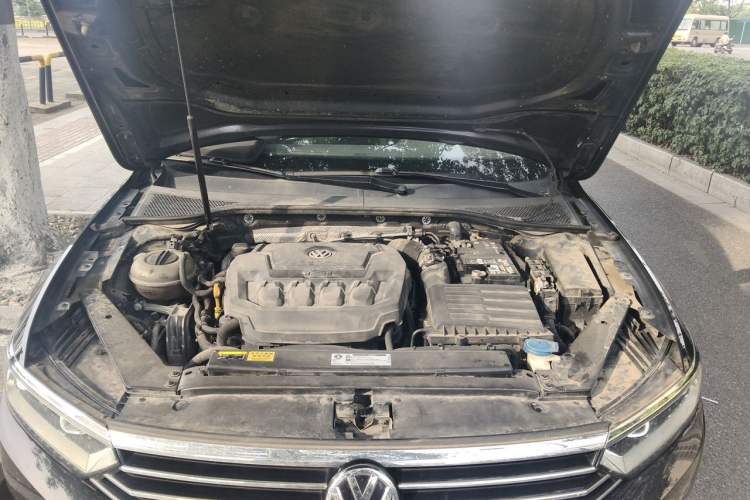 Used Volkswagen Magotan 2019 330TSI DSG Leading Edition China V Standard Engine Bay